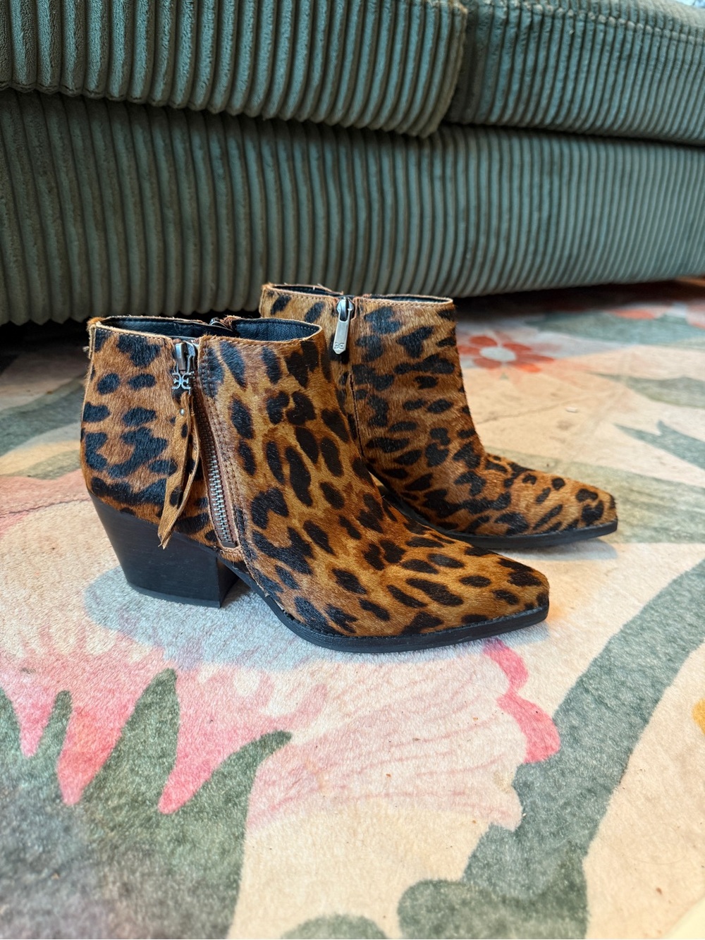 Sam Edelman Walden Leopard Print Calf Hair Ankle Booties - Size 6